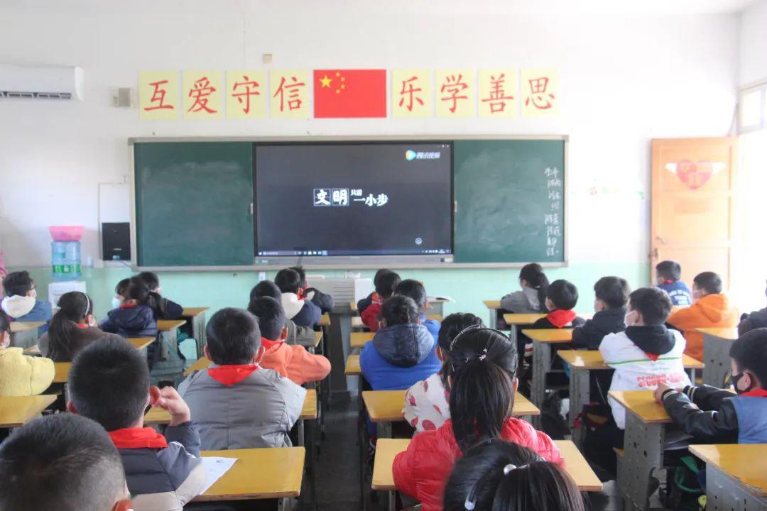 机智问答网页-解答你的问题 | 尤浩然靠吃“老本”生活,剧中“家人”早已成大腕,他的近况如何? 三到五次出现
